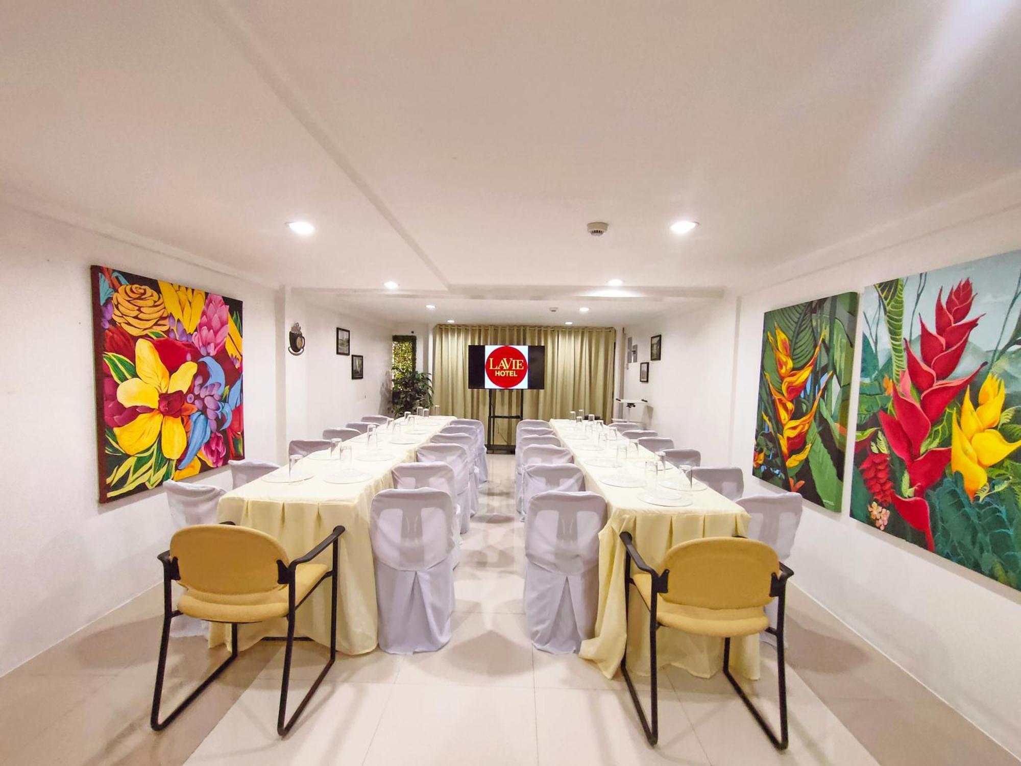 Lavie Hotel Виган Экстерьер фото